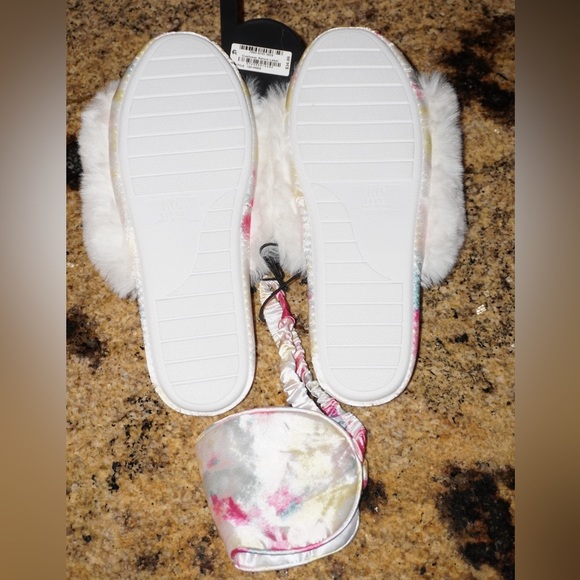 NWT INC Faux Fur slippers and matching sleep eye mask. - Picture 6 of 6